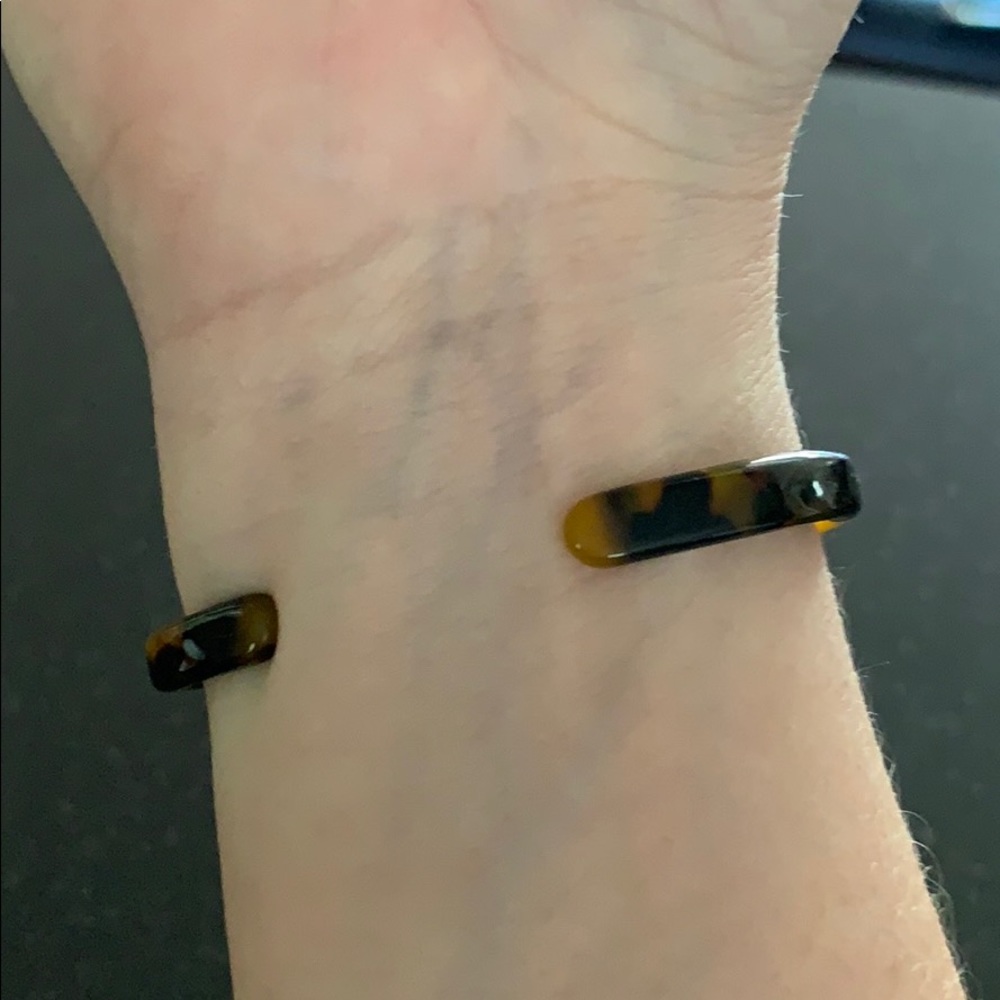 Thin tortoise shell cuff - Picture 2 of 3